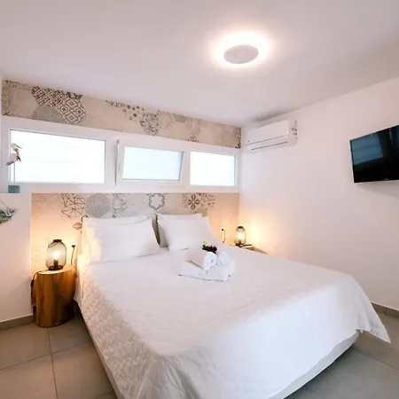 Diana's Place Кавала